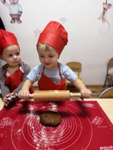 Przedszkole Żłobek Centrum Terapeutyczne | Limanowa Mordarka Przyszowa | skrzatek.eu|Pieczenie pierniczków