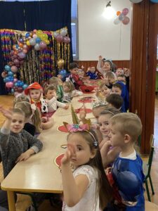 624328652_1352320363362156_5927967289574477453_n Przedszkole Żłobek Centrum Terapeutyczne | Limanowa Mordarka Przyszowa | skrzatek.eu|Bal karnawałowy...
