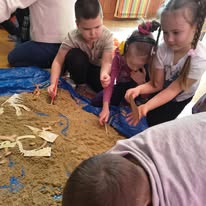 643544996_1374850614442464_7160105133693867770_n Przedszkole Żłobek Centrum Terapeutyczne | Limanowa Mordarka Przyszowa | skrzatek.eu|Dzień dinozaura