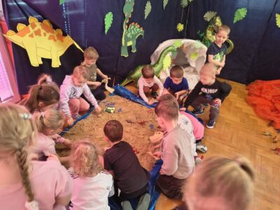 643845235_1375737234353802_2544812858135200689_n Przedszkole Żłobek Centrum Terapeutyczne | Limanowa Mordarka Przyszowa | skrzatek.eu|Dzień dinozaura