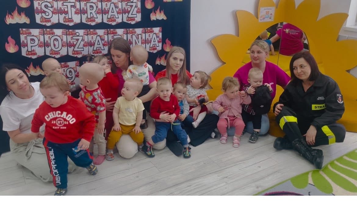 Dzień Strażaka w Naszym Żłobku 👩‍🚒🚒🧯🧯